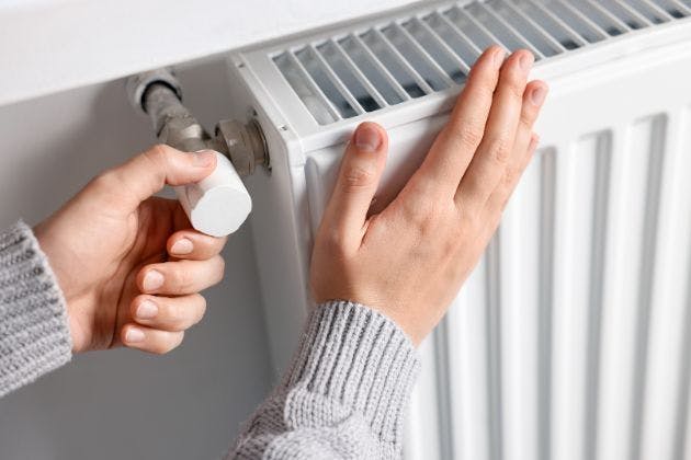 Radiators cold at the bottom? Causes and what to do
